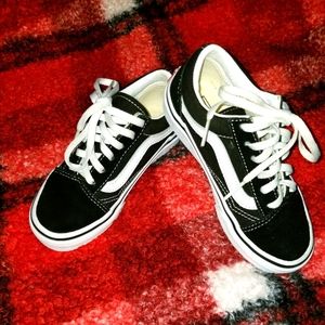 LIKE NEW!! Old Skool Vans
